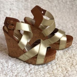 Chinese Laundry Gold strappy high heel wedge Sz 6